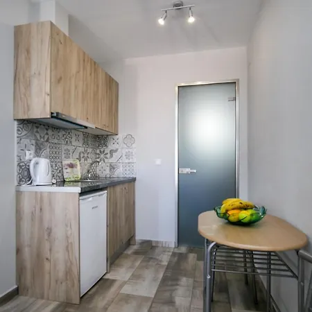 Thea Athos Limenária